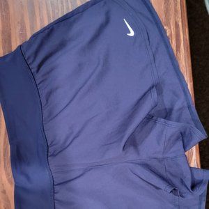 Nike Women’s shorts active workout large NEW